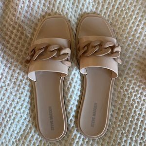 NEW Nude Steve Madden flat sandals